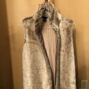 Medium women’s faux fur vest